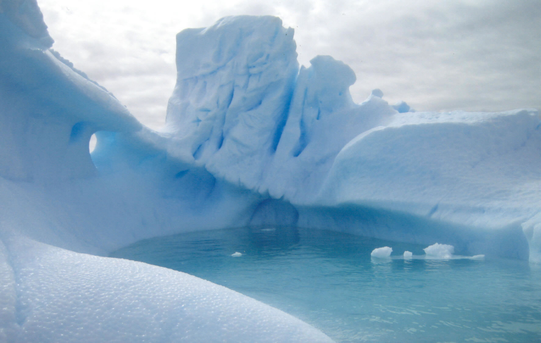 Геологи нашли в Антарктиде самый крупный каньон на Земле